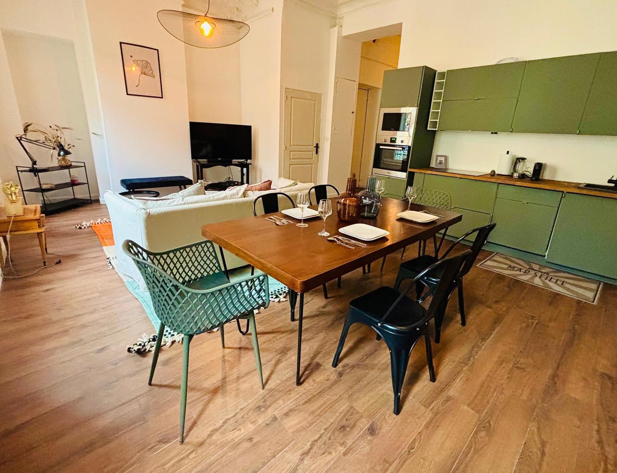 Grand T4 Au Coeur De Marseille Apartment Luaran gambar